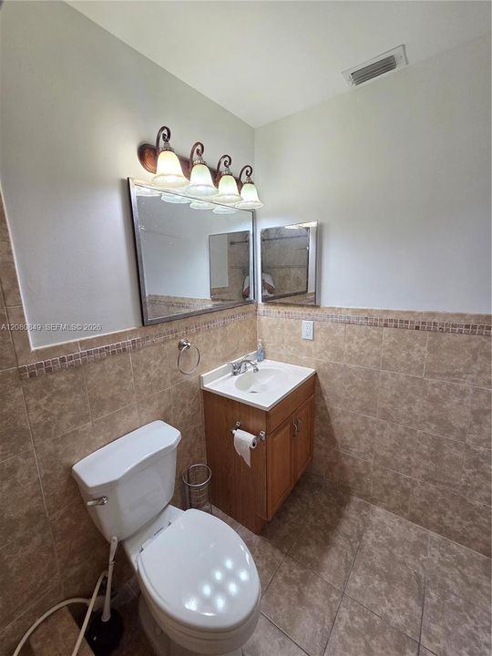 For Sale: $385,000 (3 beds, 2 baths, 1050 Square Feet)