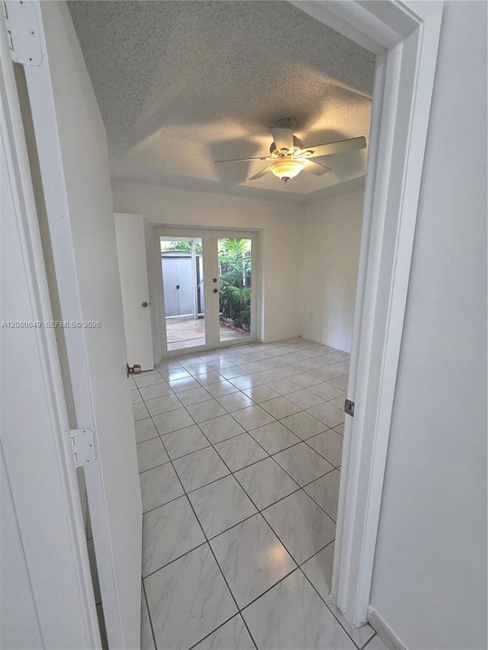 For Sale: $385,000 (3 beds, 2 baths, 1050 Square Feet)