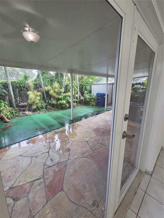 For Sale: $385,000 (3 beds, 2 baths, 1050 Square Feet)