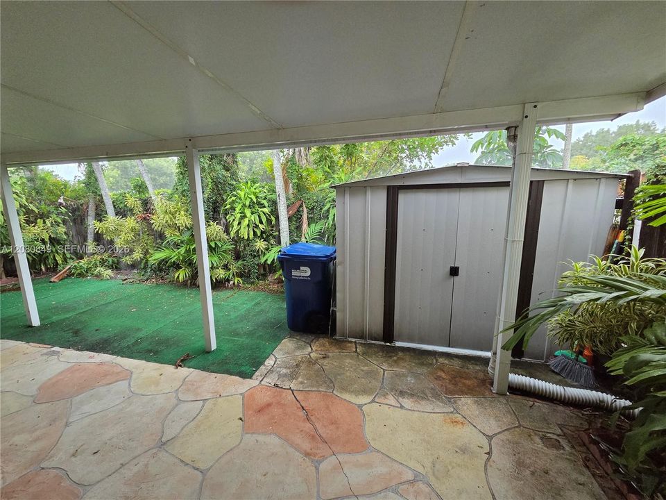 For Sale: $385,000 (3 beds, 2 baths, 1050 Square Feet)