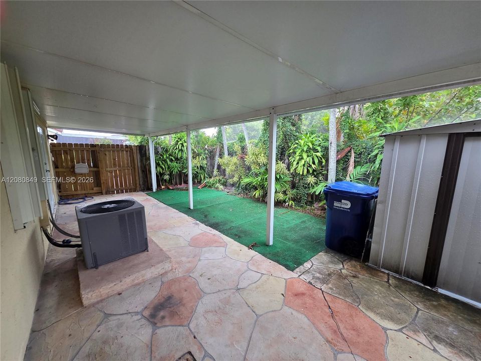 For Sale: $385,000 (3 beds, 2 baths, 1050 Square Feet)