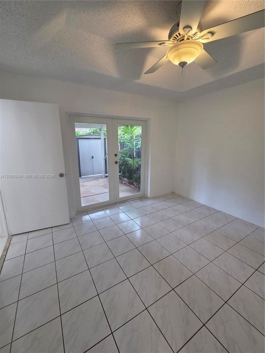 For Sale: $385,000 (3 beds, 2 baths, 1050 Square Feet)