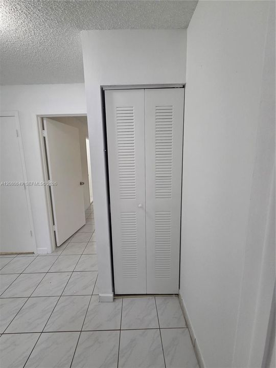 For Sale: $385,000 (3 beds, 2 baths, 1050 Square Feet)