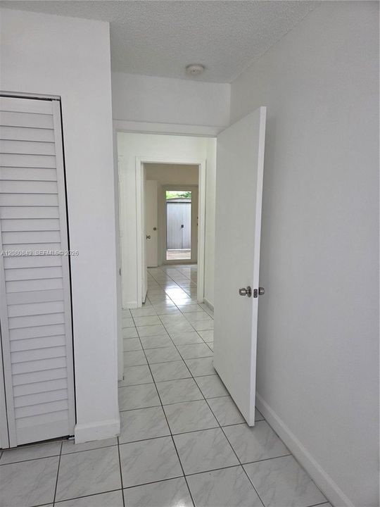 For Sale: $385,000 (3 beds, 2 baths, 1050 Square Feet)