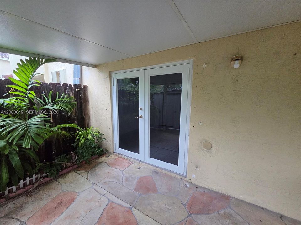 For Sale: $385,000 (3 beds, 2 baths, 1050 Square Feet)