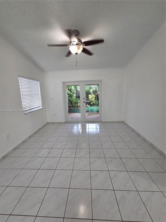 For Sale: $385,000 (3 beds, 2 baths, 1050 Square Feet)