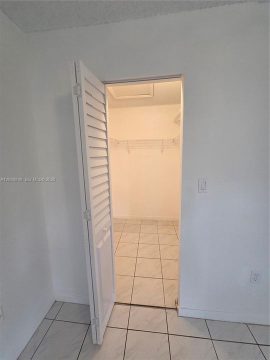 For Sale: $385,000 (3 beds, 2 baths, 1050 Square Feet)