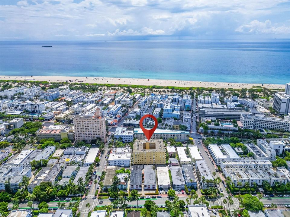 For Sale: $349,000 (1 beds, 1 baths, 717 Square Feet)