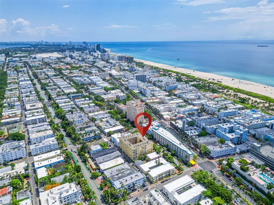 For Sale: $349,000 (1 beds, 1 baths, 717 Square Feet)