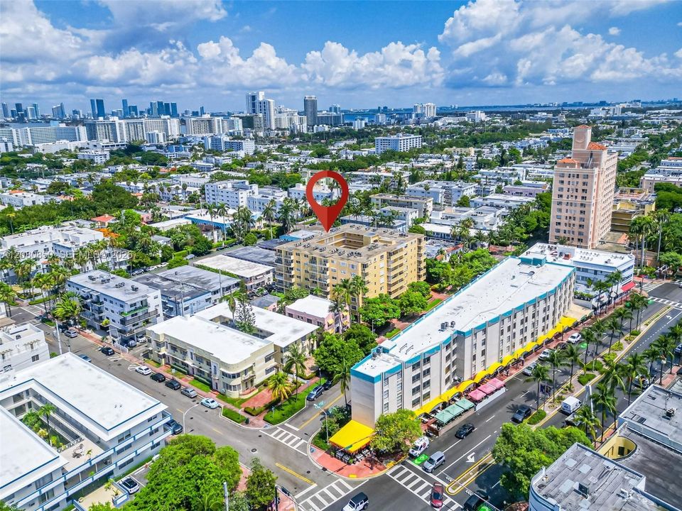 For Sale: $349,000 (1 beds, 1 baths, 717 Square Feet)