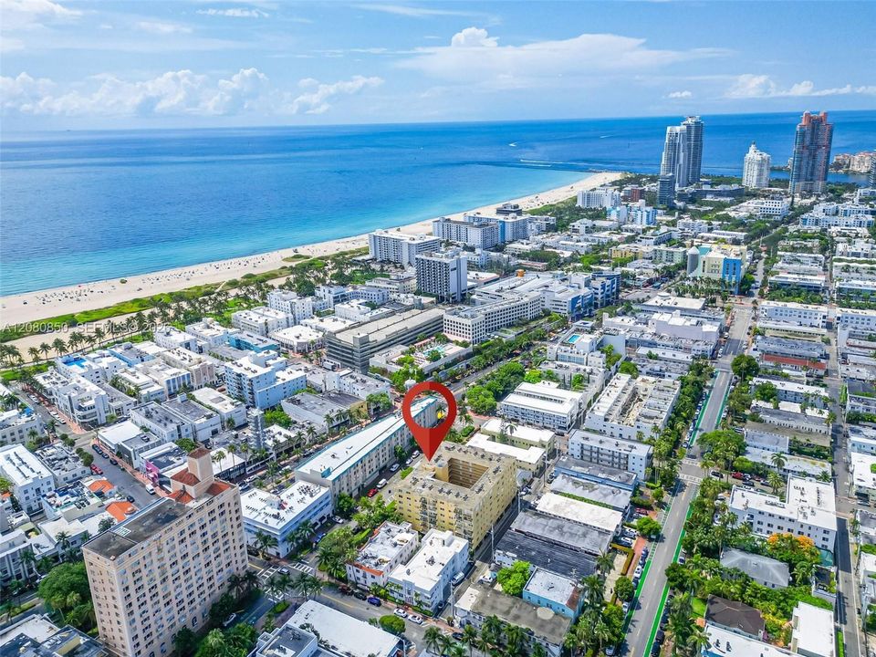 For Sale: $349,000 (1 beds, 1 baths, 717 Square Feet)
