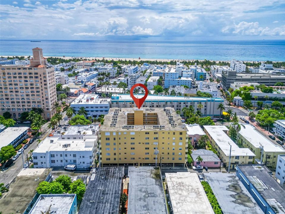 For Sale: $349,000 (1 beds, 1 baths, 717 Square Feet)
