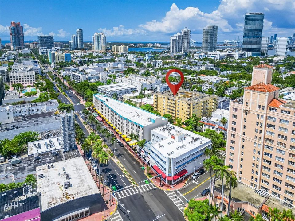 For Sale: $349,000 (1 beds, 1 baths, 717 Square Feet)