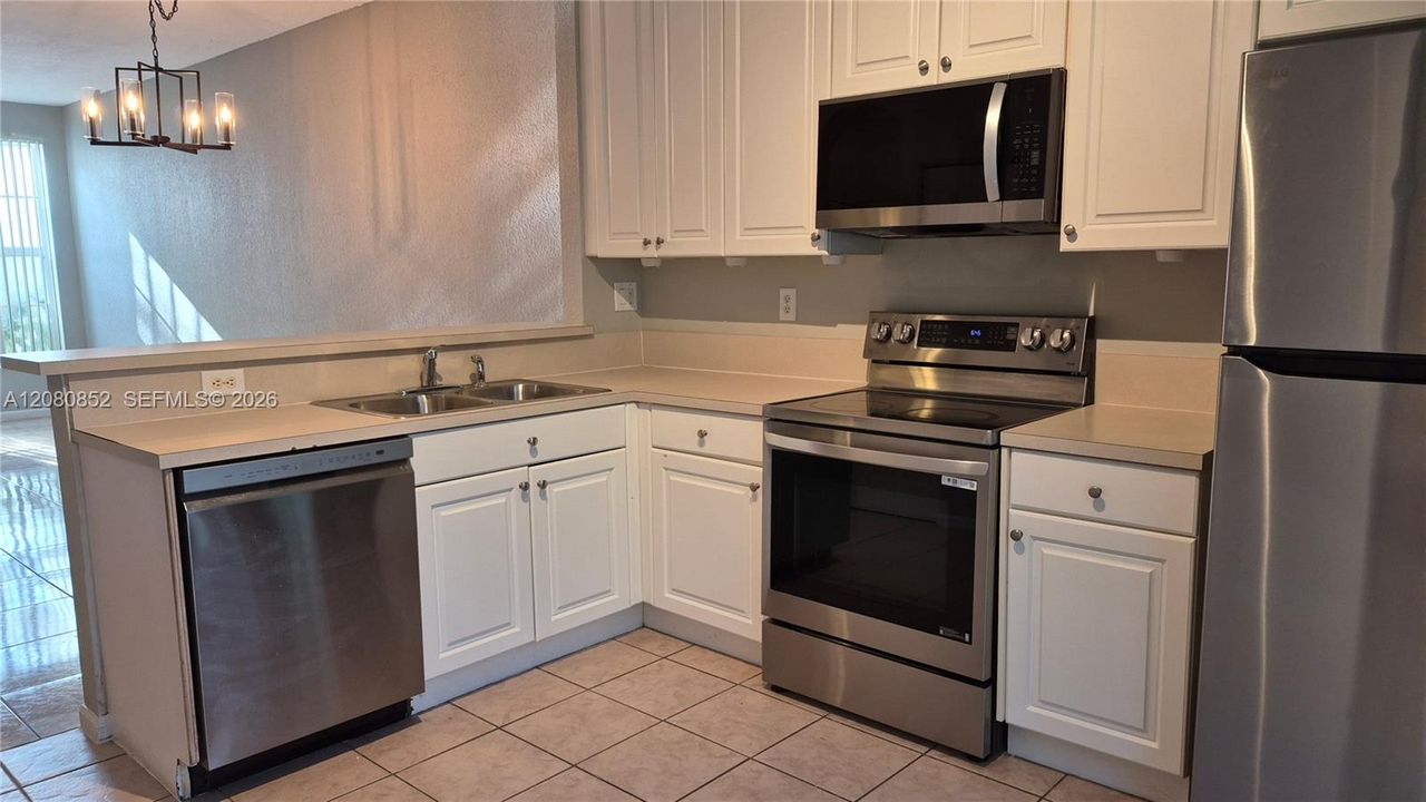For Sale: $495,000 (3 beds, 3 baths, 1694 Square Feet)