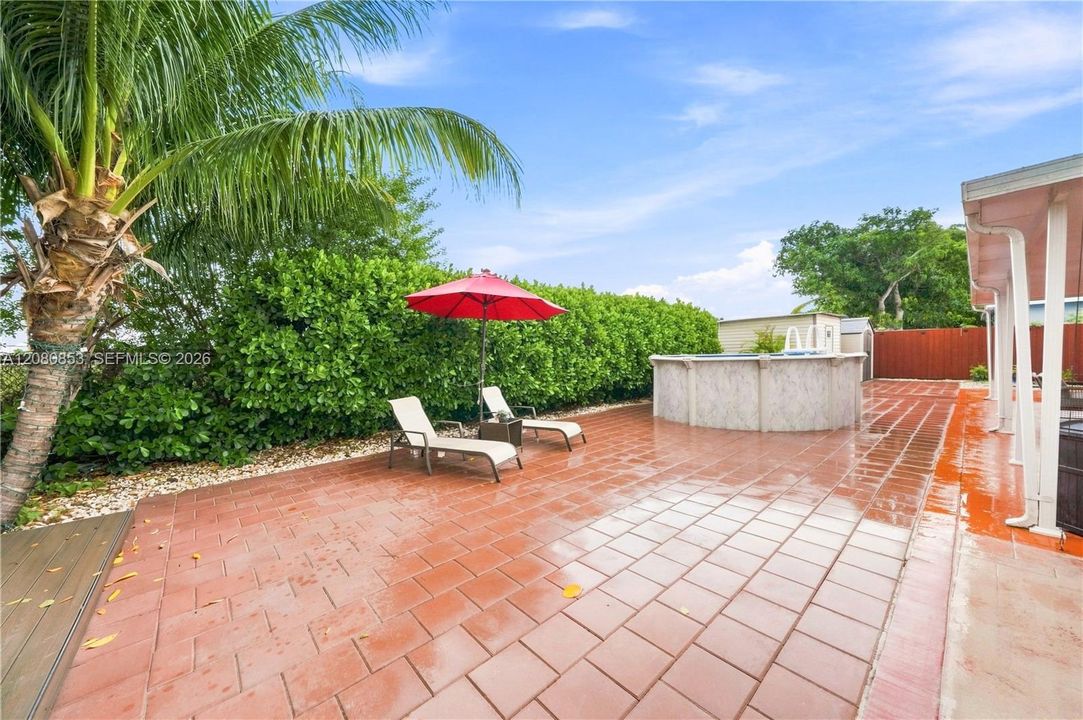For Sale: $565,000 (3 beds, 2 baths, 1012 Square Feet)