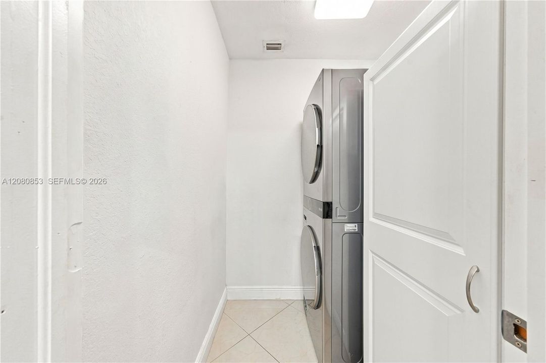 For Sale: $565,000 (3 beds, 2 baths, 1012 Square Feet)