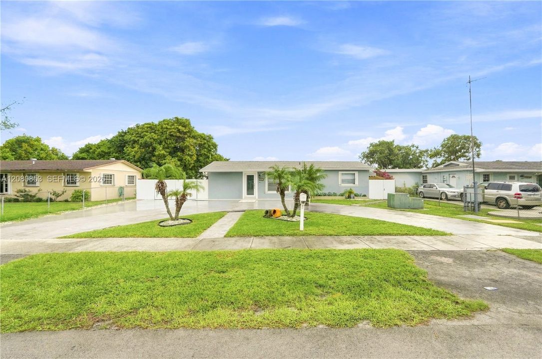 For Sale: $565,000 (3 beds, 2 baths, 1012 Square Feet)