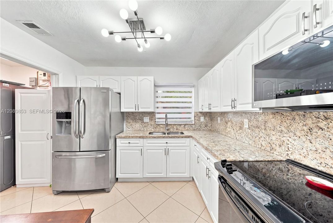 For Sale: $565,000 (3 beds, 2 baths, 1012 Square Feet)