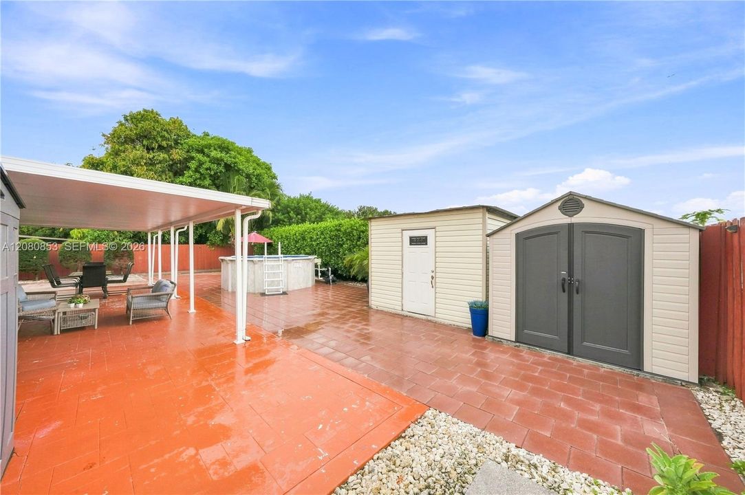 For Sale: $565,000 (3 beds, 2 baths, 1012 Square Feet)