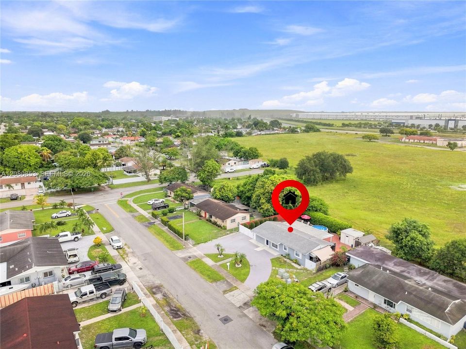 For Sale: $565,000 (3 beds, 2 baths, 1012 Square Feet)