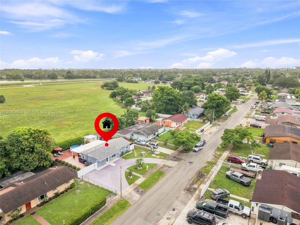 For Sale: $565,000 (3 beds, 2 baths, 1012 Square Feet)