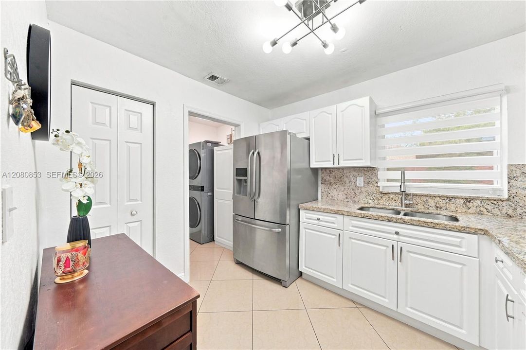 For Sale: $565,000 (3 beds, 2 baths, 1012 Square Feet)