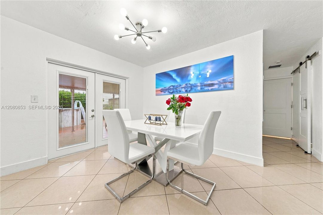 For Sale: $565,000 (3 beds, 2 baths, 1012 Square Feet)