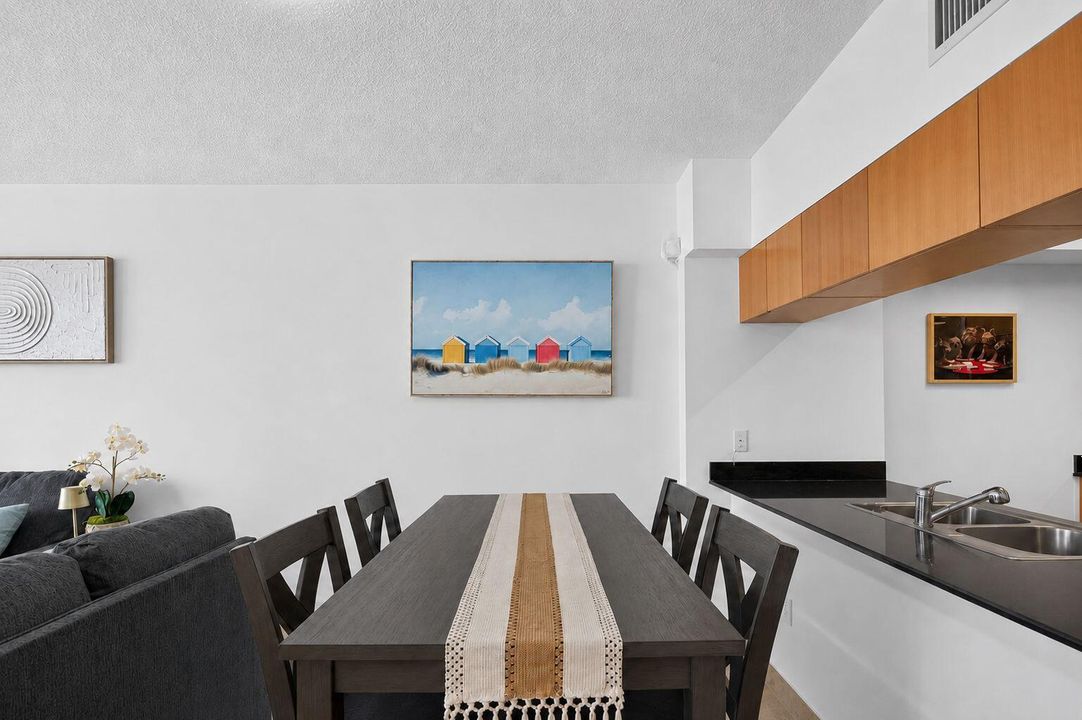 6-web-or-mls-Dining-Kitchen