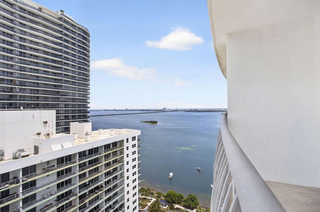 26-web-or-mls-Balcony-1