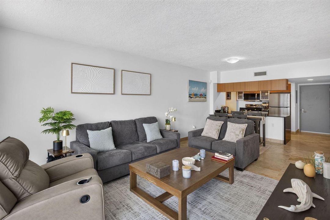 11-web-or-mls-Living room-2