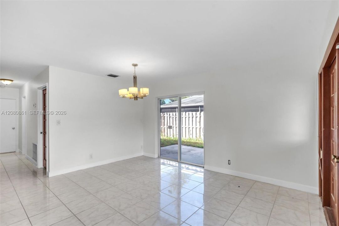 For Rent: $2,500 (2 beds, 2 baths, 1174 Square Feet)