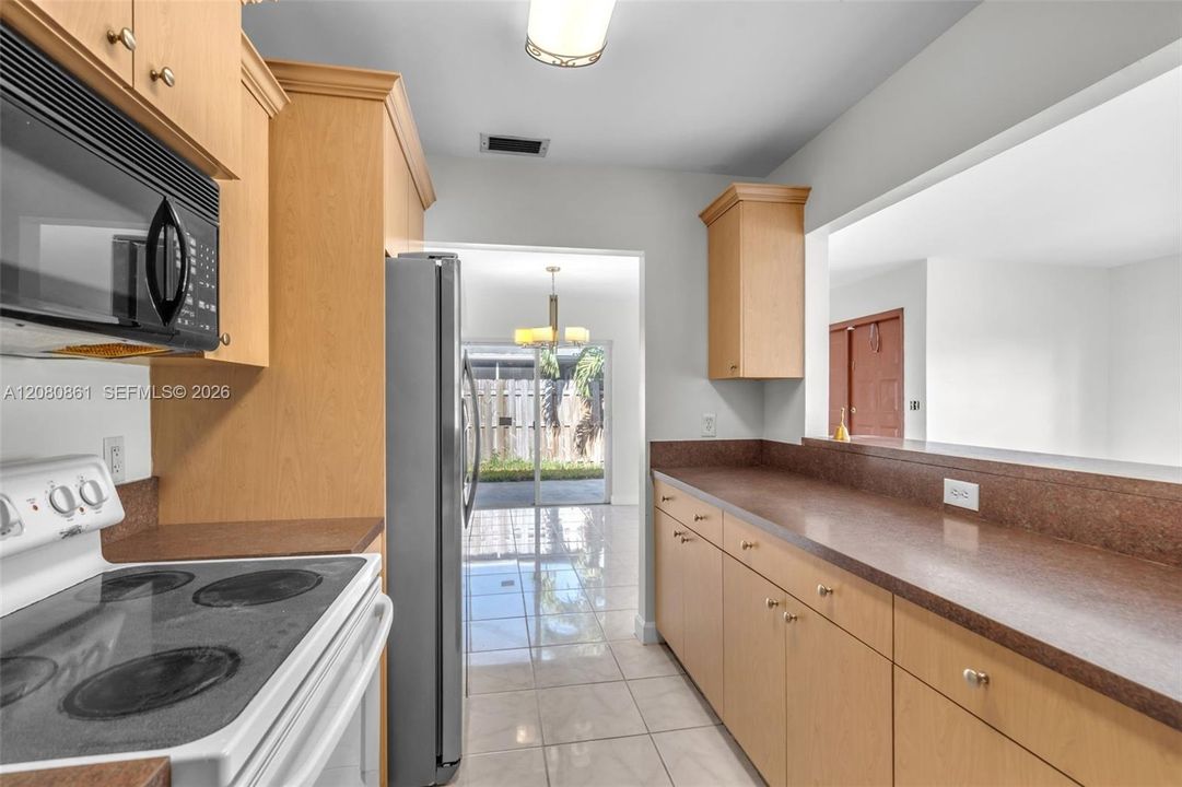 For Rent: $2,500 (2 beds, 2 baths, 1174 Square Feet)