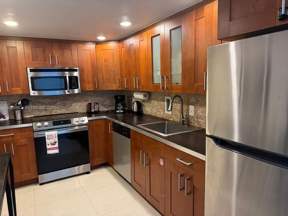 В аренду: $3,500 (1 спален, 1 ванн, 874 Квадратных фут)