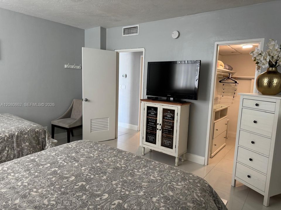 В аренду: $3,500 (1 спален, 1 ванн, 874 Квадратных фут)