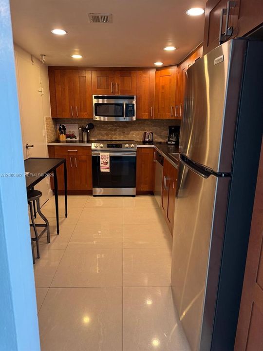 В аренду: $3,500 (1 спален, 1 ванн, 874 Квадратных фут)