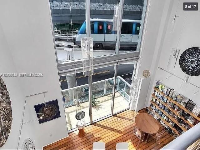 For Sale: $419,900 (1 beds, 1 baths, 1066 Square Feet)
