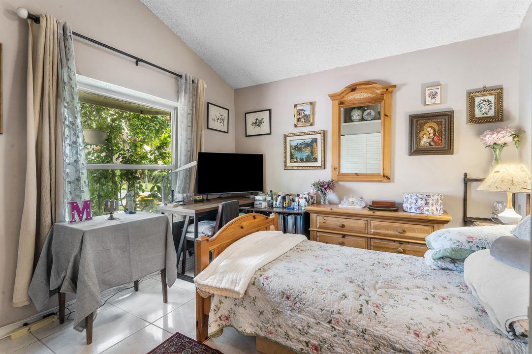 2nd Bedroom