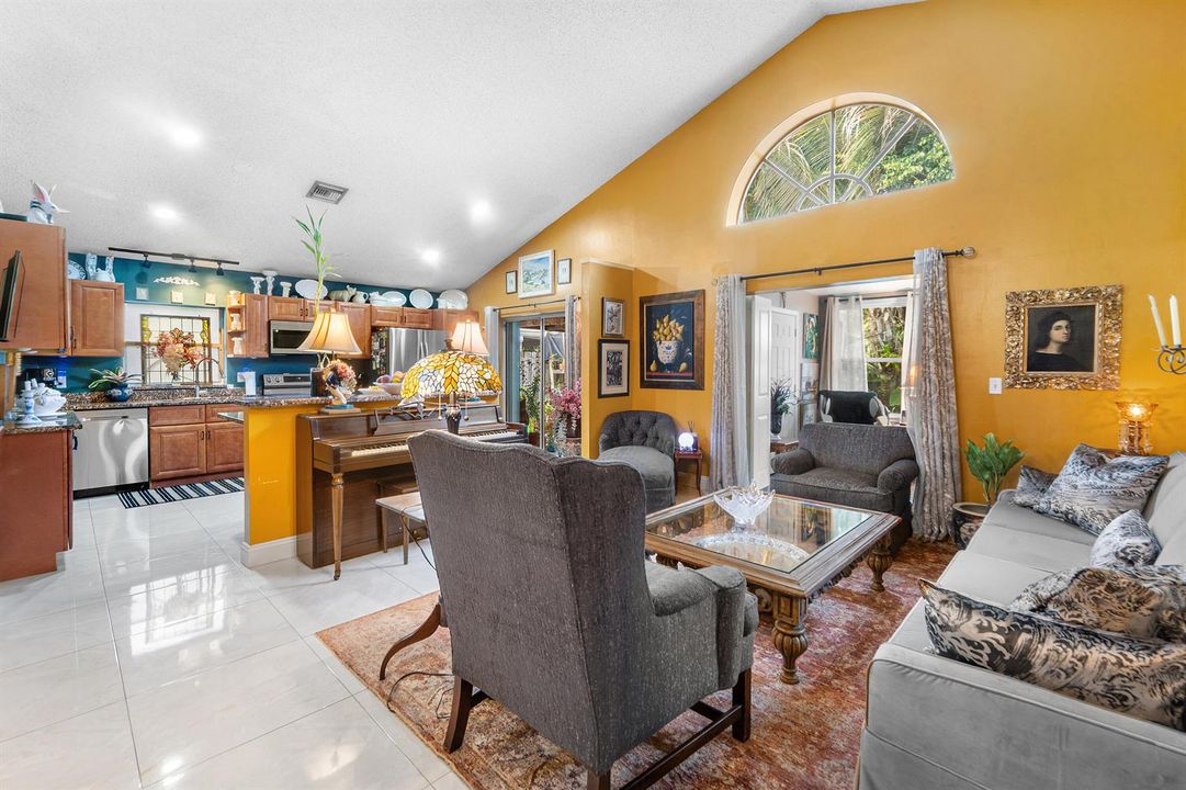 Living:Kitchen
