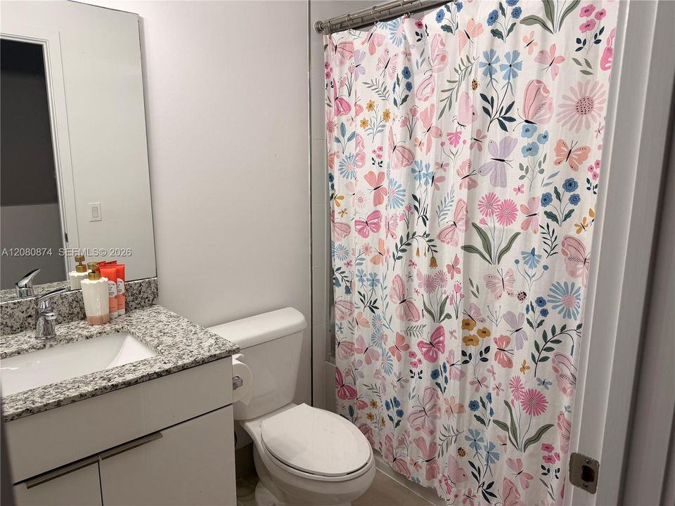 En Renta: $3,200 (4 camas, 3 baños, 1758 Pies cuadrados)