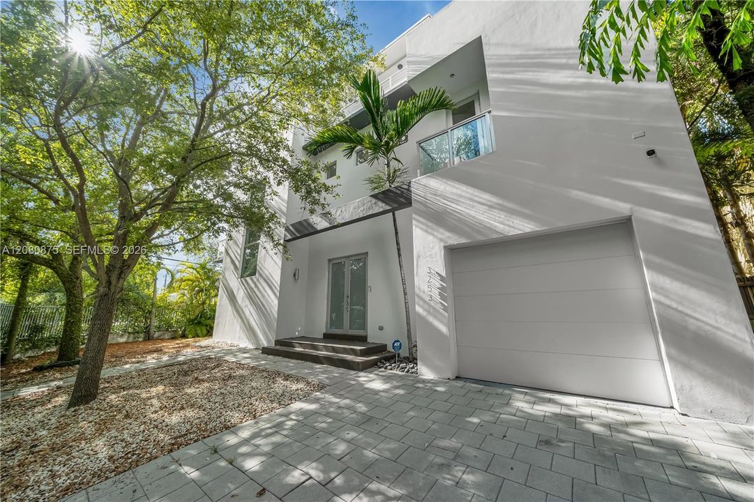 出租: $18,500 (3 贝兹, 4 浴室, 2593 平方英尺)