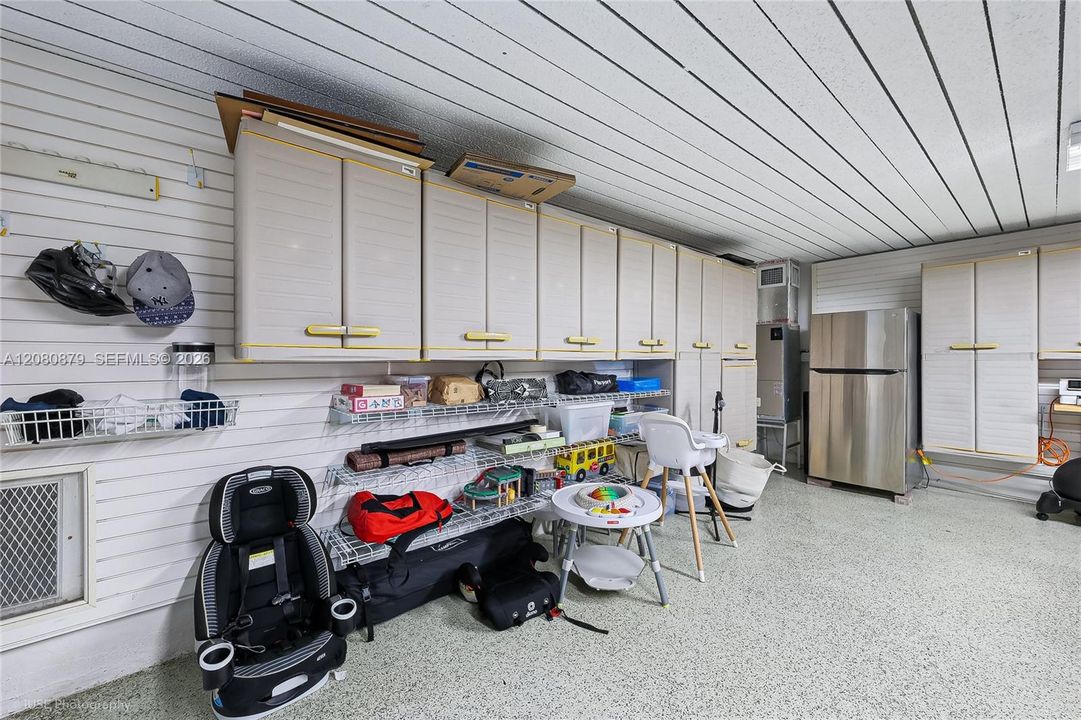 For Sale: $2,795,000 (3 beds, 3 baths, 1650 Square Feet)