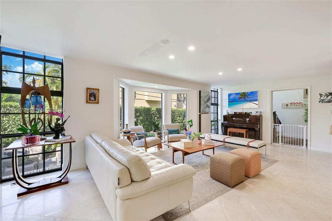 For Sale: $2,795,000 (3 beds, 3 baths, 1650 Square Feet)