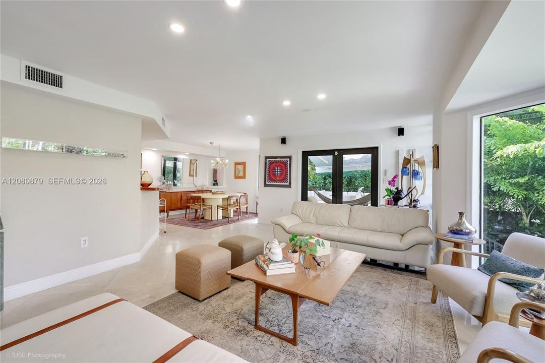 For Sale: $2,795,000 (3 beds, 3 baths, 1650 Square Feet)