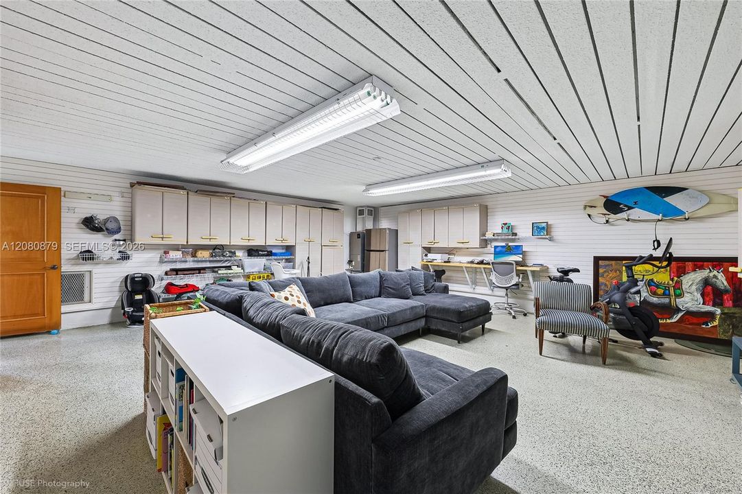 For Sale: $2,795,000 (3 beds, 3 baths, 1650 Square Feet)