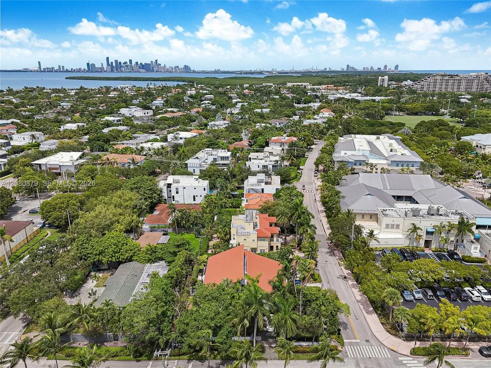 For Sale: $2,795,000 (3 beds, 3 baths, 1650 Square Feet)