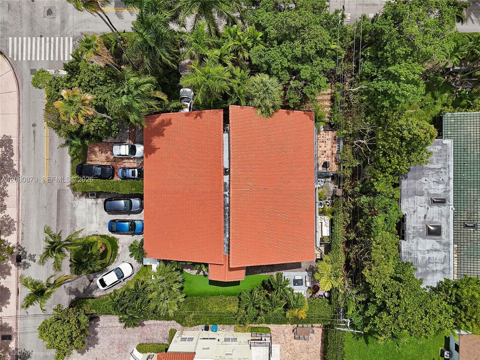 For Sale: $2,795,000 (3 beds, 3 baths, 1650 Square Feet)