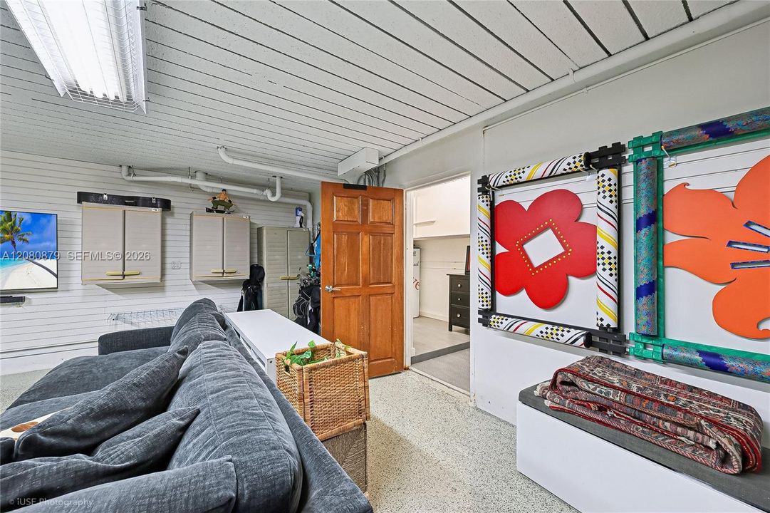 For Sale: $2,795,000 (3 beds, 3 baths, 1650 Square Feet)