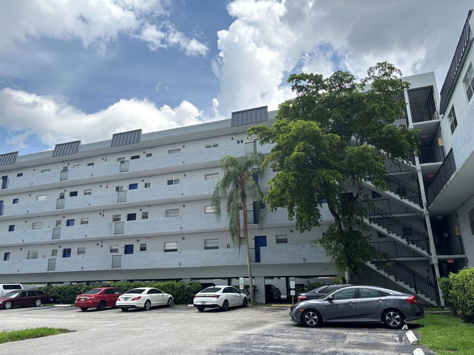 7501 Village Square Building