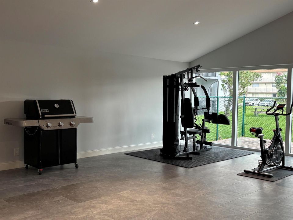7501 Clubhouse view