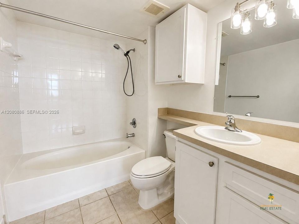 В аренду: $2,350 (1 спален, 1 ванн, 750 Квадратных фут)